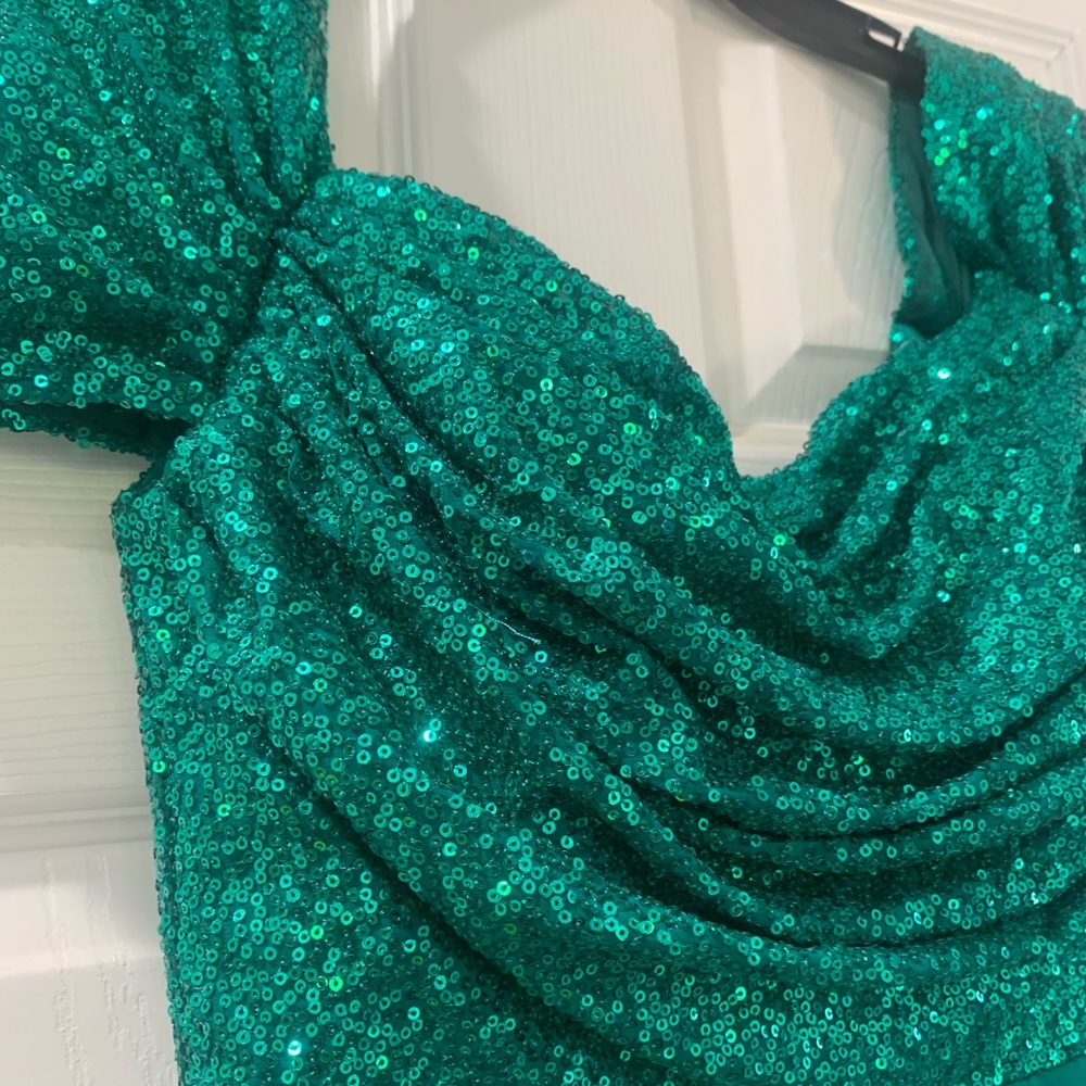 Green dress - Picture 6 of 8